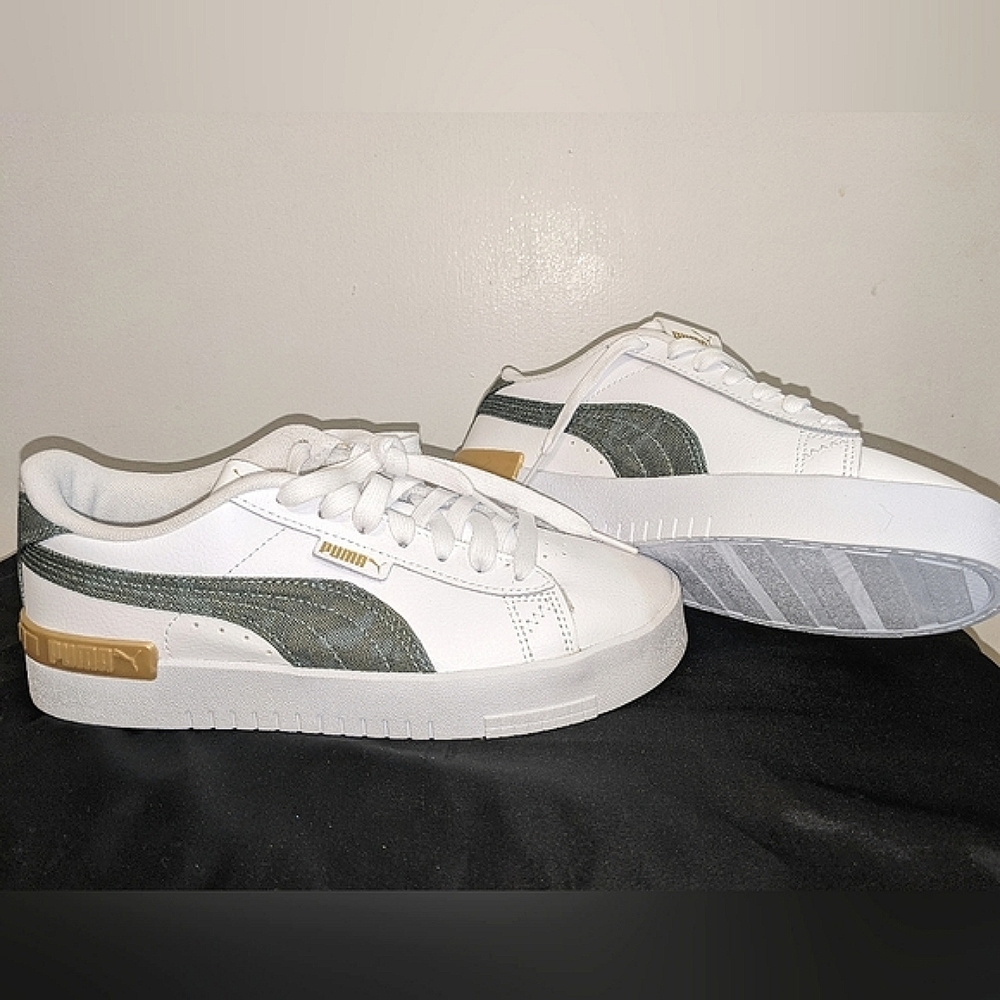 Puma Womens Jada Lace Up Sneakers